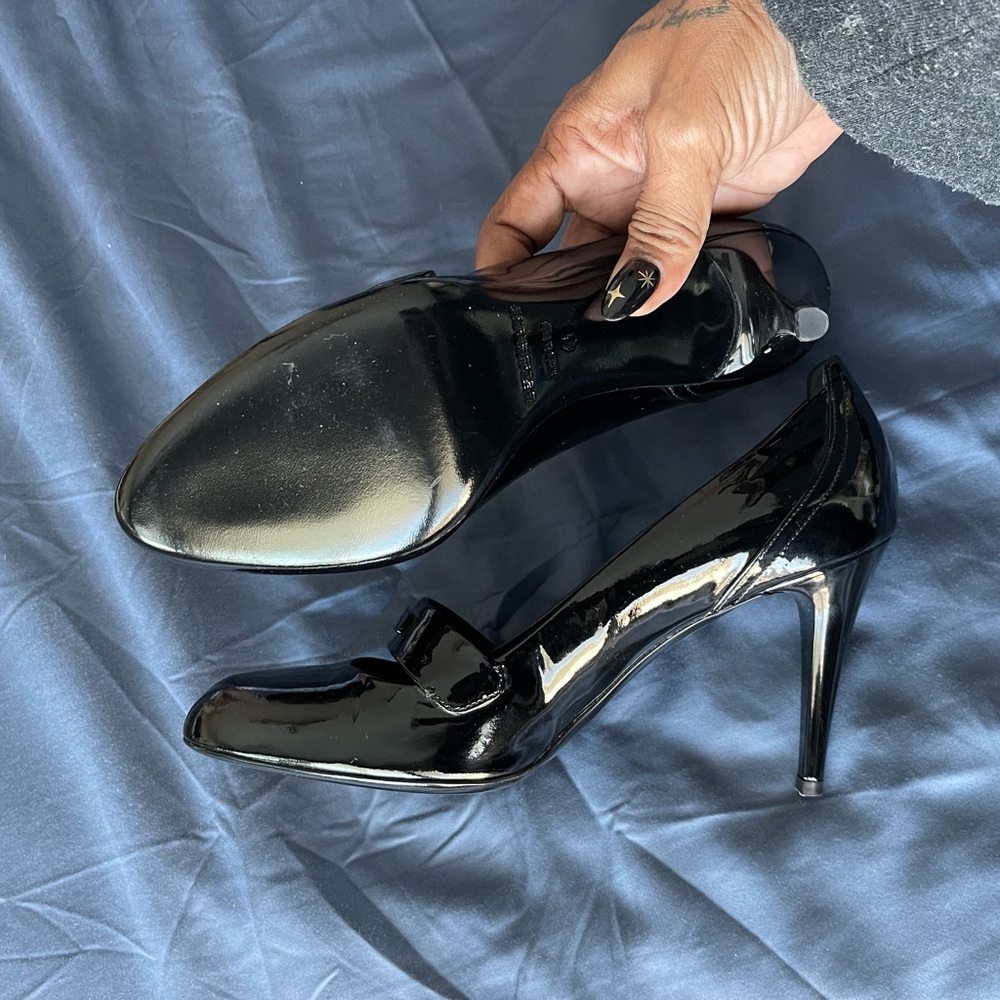 Burberry Black Patent Leather Heel Size 10. Never worn. - Picture 1 of 11